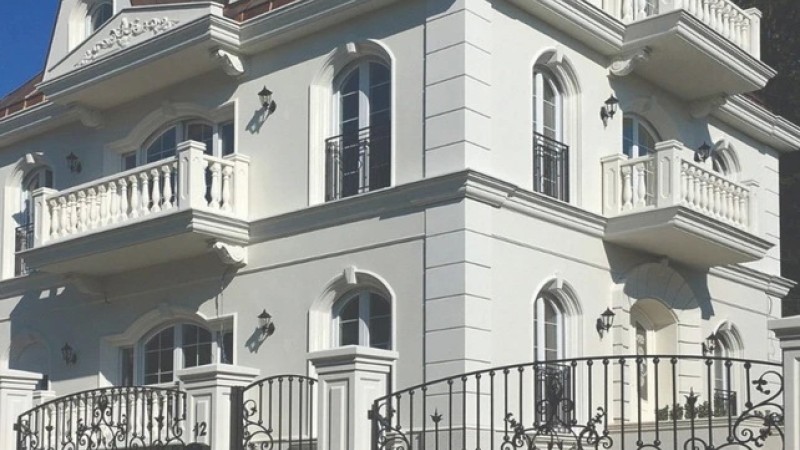 Sezonul renovărilor a început: cele mai inspirate profile decorative pentru fațadă